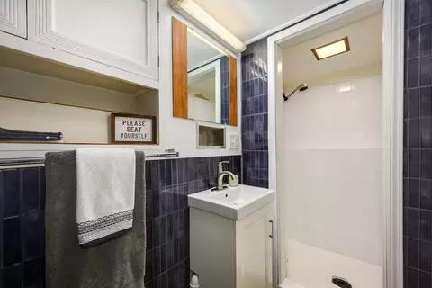 Bath - 3104 Maple Ave, Berwyn, IL 60402 photo 3 of 3