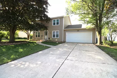 2210 Sandburg Dr, Aurora, IL 60506