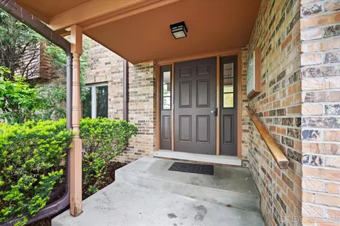 963 West Ct #E, Naperville, IL 60563