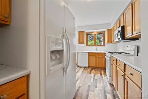 Kitchen - 963 West Ct #E, Naperville, IL 60563 photo 2 of 3