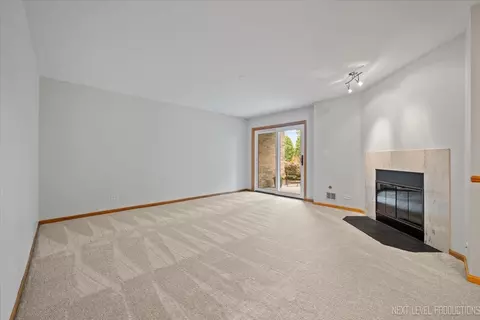 Living - 963 West Ct #E, Naperville, IL 60563 photo 3 of 4
