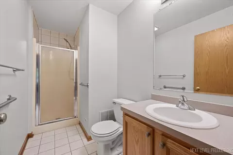 Bath - 963 West Ct #E, Naperville, IL 60563 photo 1 of 2