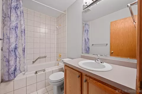 Bath - 963 West Ct #E, Naperville, IL 60563 photo 2 of 2