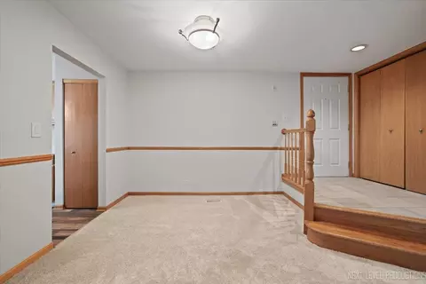 Entry Way - 963 West Ct #E, Naperville, IL 60563 photo 2 of 3