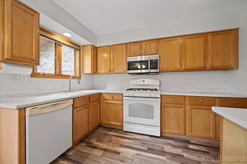 Kitchen - 963 West Ct #E, Naperville, IL 60563 photo 1 of 3