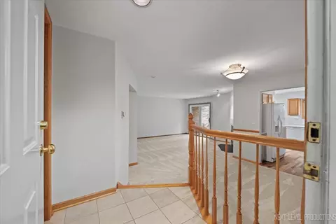 Entry Way - 963 West Ct #E, Naperville, IL 60563 photo 1 of 3