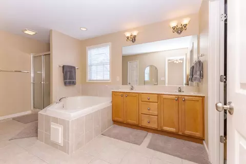 Bath - 3261 Butterfly Dr, Normal, IL 61761 photo 2 of 6