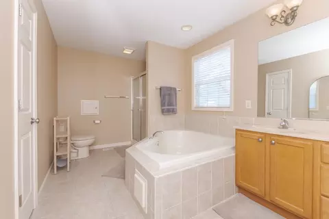 Bath - 3261 Butterfly Dr, Normal, IL 61761 photo 3 of 6
