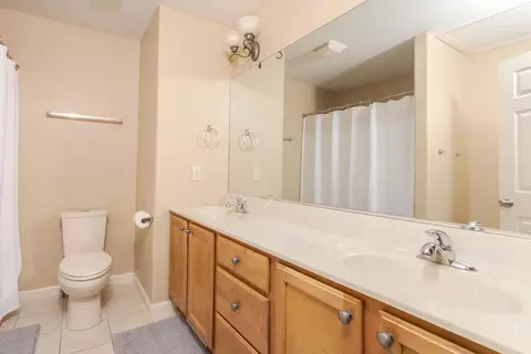 Bath - 3261 Butterfly Dr, Normal, IL 61761 photo 5 of 6