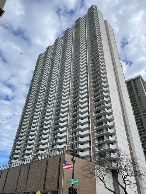 6033 N Sheridan Rd #17A, Chicago, IL 60660