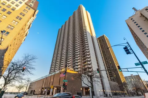 6033 N Sheridan Rd #21D, Chicago, IL 60660