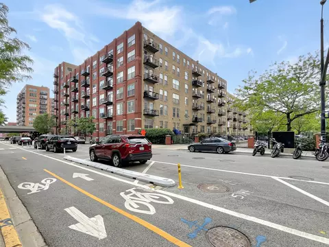 420 S Clinton St #416A, Chicago, IL 60607