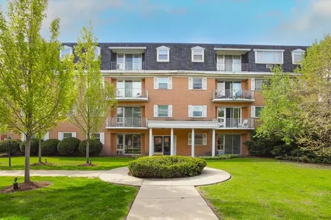 415 Wesley Ave #23, Oak Park, IL 60302