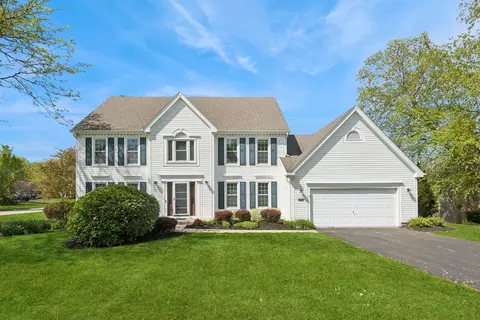689 Saddle Rdg, Crystal Lake, IL 60012
