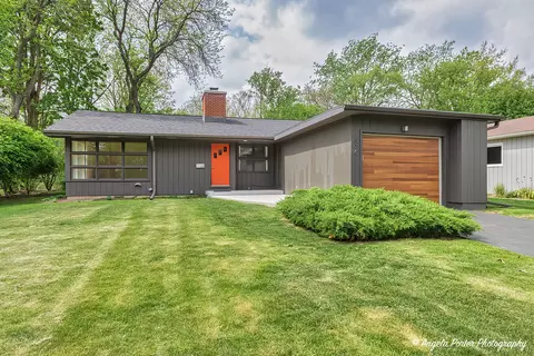 536 Lawndale Ave, Woodstock, IL 60098