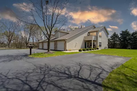 5702 Oak Village Dr #5702, Roscoe, IL 61073