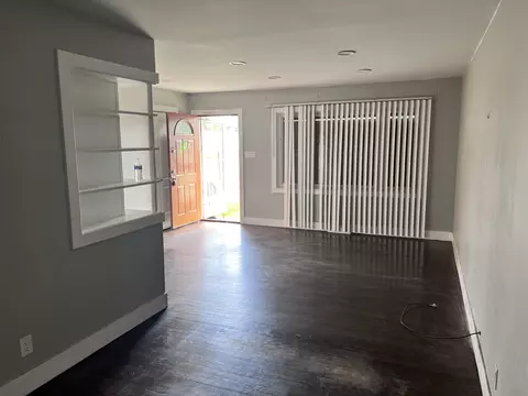 Living - 17814 Burnham Ave, Lansing, IL 60438 photo 2 of 2