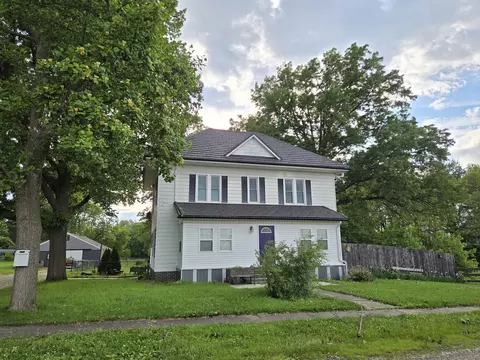 101 4th St, Fisher, IL 61843