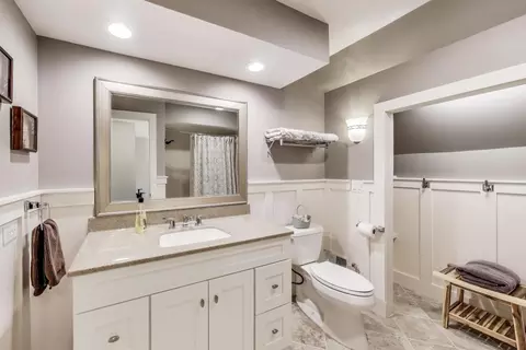 Bath - 2041 Chatham Dr, Wheaton, IL 60189 photo 4 of 4