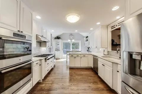 Kitchen - 2041 Chatham Dr, Wheaton, IL 60189 photo 1 of 4