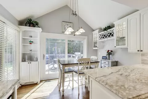 Kitchen - 2041 Chatham Dr, Wheaton, IL 60189 photo 4 of 4