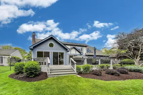 Exterior - 2041 Chatham Dr, Wheaton, IL 60189 photo 12 of 12