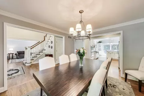 Dining - 2041 Chatham Dr, Wheaton, IL 60189 photo 2 of 3