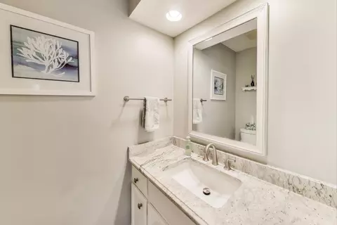 Bath - 2041 Chatham Dr, Wheaton, IL 60189 photo 1 of 4