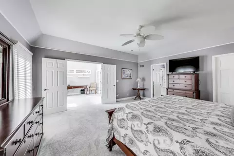Bedroom - 2041 Chatham Dr, Wheaton, IL 60189 photo 2 of 4