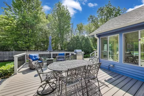 Exterior - 2041 Chatham Dr, Wheaton, IL 60189 photo 9 of 12