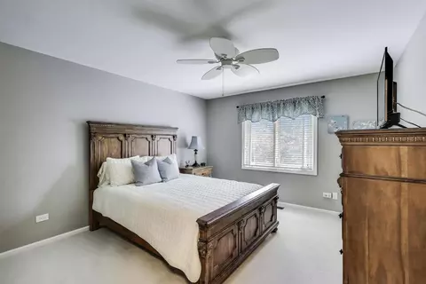 Bedroom - 2041 Chatham Dr, Wheaton, IL 60189 photo 3 of 4