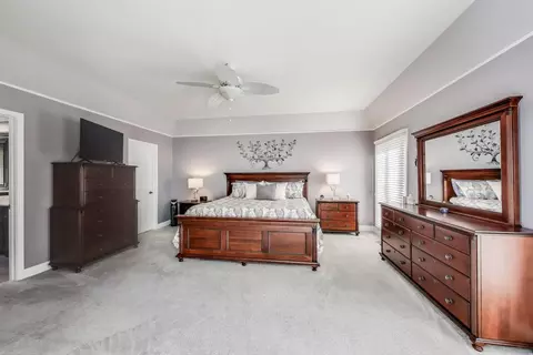 Bedroom - 2041 Chatham Dr, Wheaton, IL 60189 photo 1 of 4