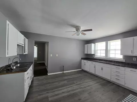 Entry Way - 8607 S Lowe Ave, Chicago, IL 60620 photo 2 of 4