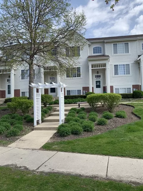 Exterior - 2406 Daybreak Ct, Elgin, IL 60123 photo 6 of 7