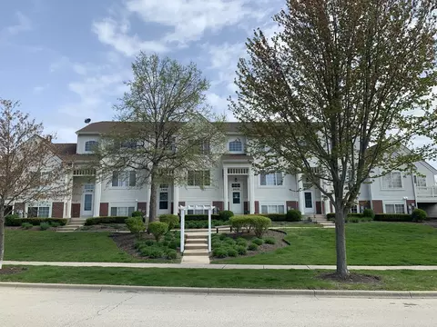 2406 Daybreak Ct, Elgin, IL 60123
