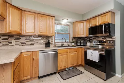 Kitchen - 1702 Bunn St, Bloomington, IL 61701 photo 4 of 6