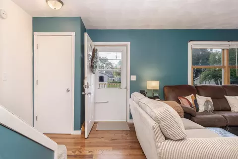 Entry Way - 1702 Bunn St, Bloomington, IL 61701 photo 1 of 6