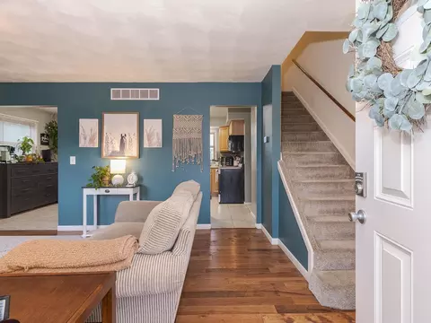 Entry Way - 1702 Bunn St, Bloomington, IL 61701 photo 2 of 6