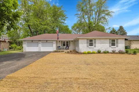 205 Pleasure Dr, Yorkville, IL 60560