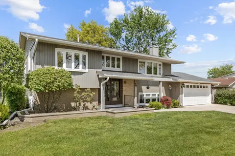 50 Kendal Rd, Elk Grove Village, IL 60007
