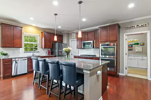285 Monument Rd, Elgin, IL 60124 photo 6