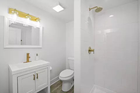 Bath - 10519 S Eberhart Ave, Chicago, IL 60628 photo 3 of 3