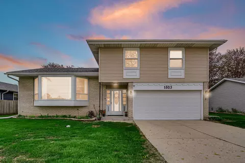 1803 E Camp Mcdonald Rd, Mount Prospect, IL 60056