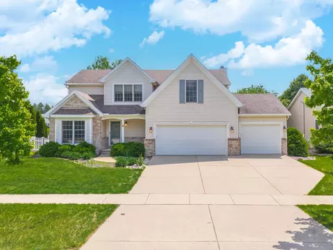 1230 N Pointe Dr, Normal, IL 61761