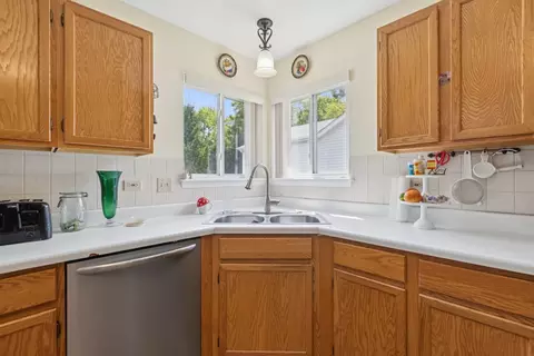 175 Davis Ct, Round Lake Park, IL 60073 photo 11