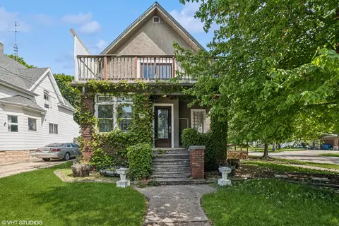 827 Lewis St, Dekalb, IL 60115