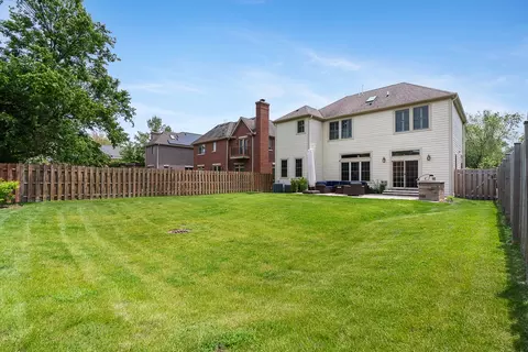 Exterior - 2028 Maple Ave, Northbrook, IL 60062 photo 2 of 3