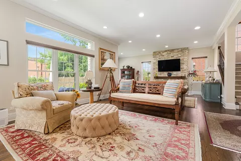 Living - 2028 Maple Ave, Northbrook, IL 60062 photo 2 of 6