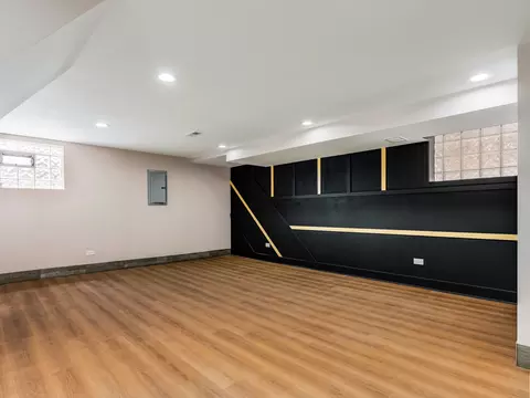 Living - 1331 W 112th St, Chicago, IL 60643 photo 5 of 5