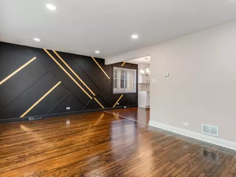 Living - 1331 W 112th St, Chicago, IL 60643 photo 2 of 5